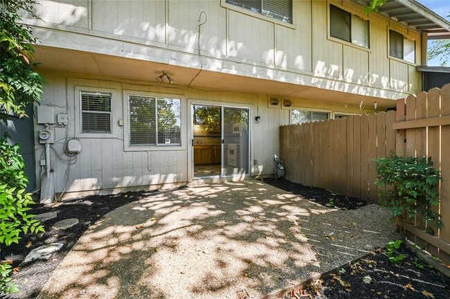 Building Photo - 5913 Little Creek Trail