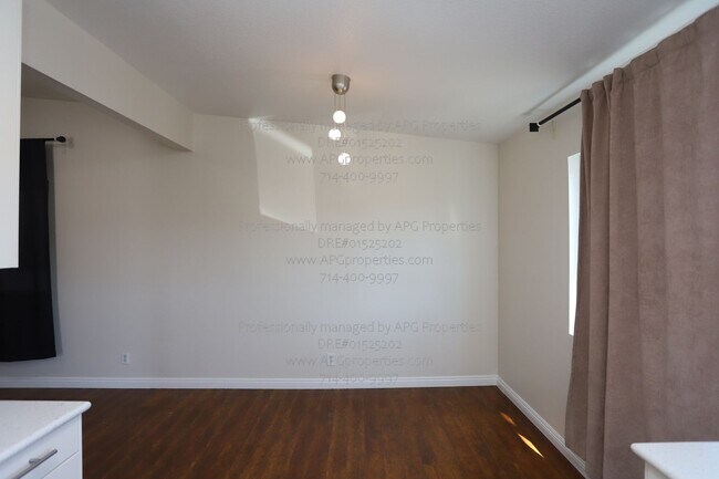 Building Photo - 636 E Birch St