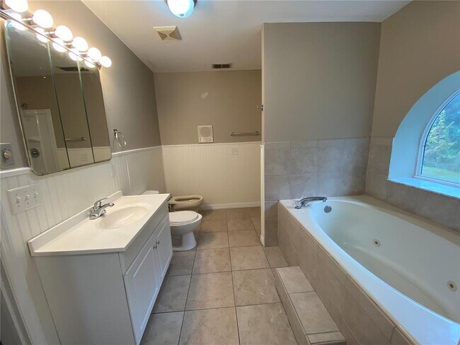 Building Photo - 2431 NW 4th Terrace