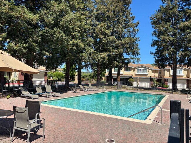 Building Photo - "Charming 3-Bed Home with Fireplace & Pool...