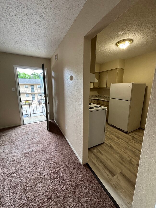 Building Photo - Whitehaven Oaks Apartments