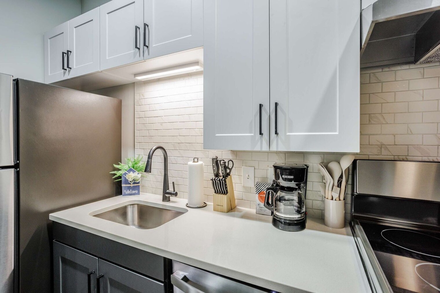 Building Photo - 205 W 4th St