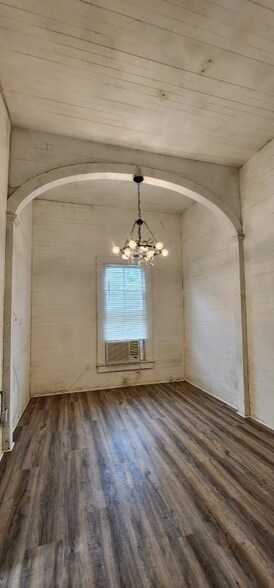 Building Photo - 605 N 4th St