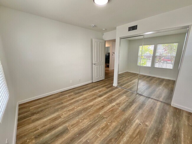 Building Photo - 4 Bedroom 3 Bath, 2 Car garage w/3rd parking stall, Solar panels (RRLLC)