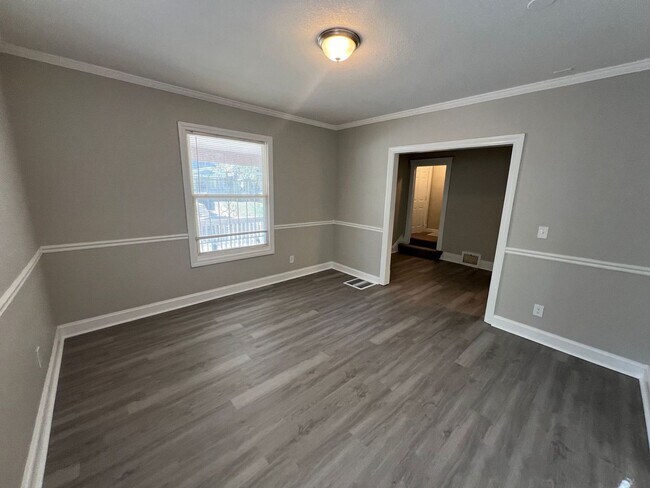 Building Photo - Completely Renovated 3 Bed / 2 Bath Home!
