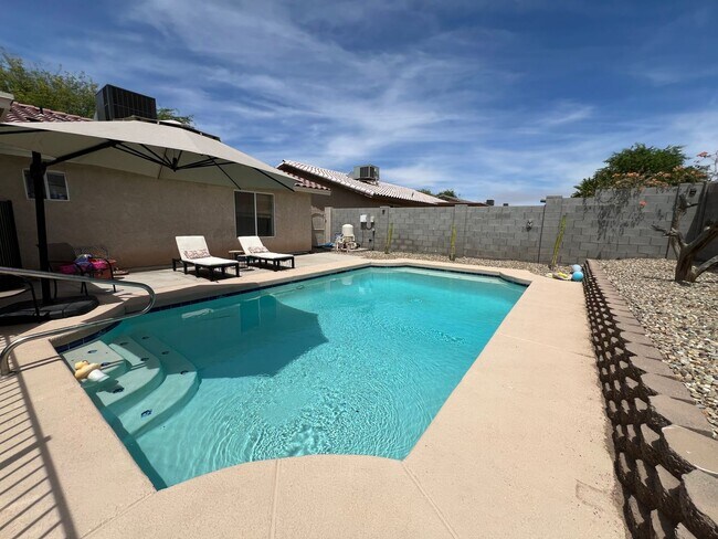 Building Photo - SOLAR & POOL HOME!