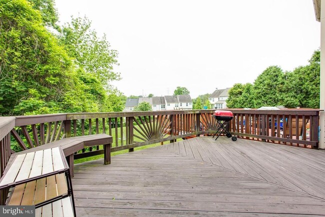 Building Photo - 8832 Papillon Dr
