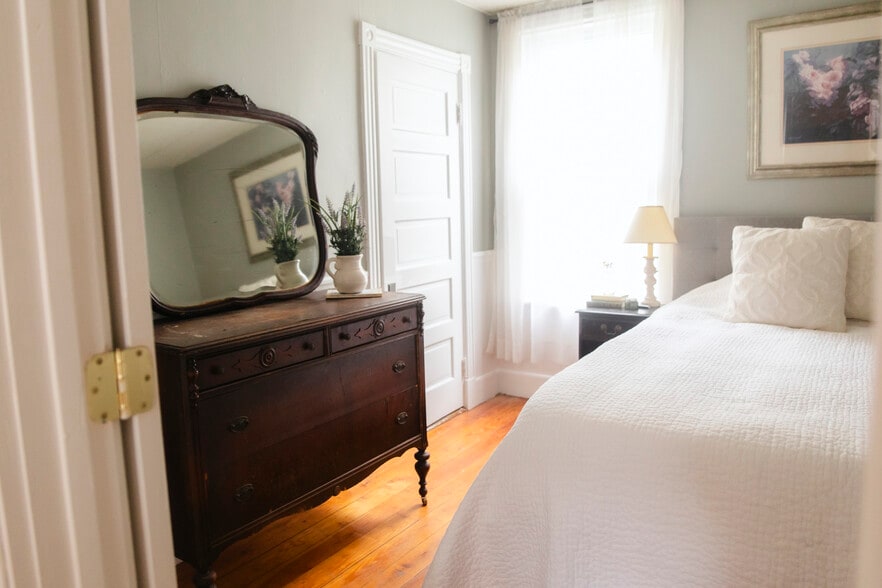 Building Photo - 119 Sherwood St