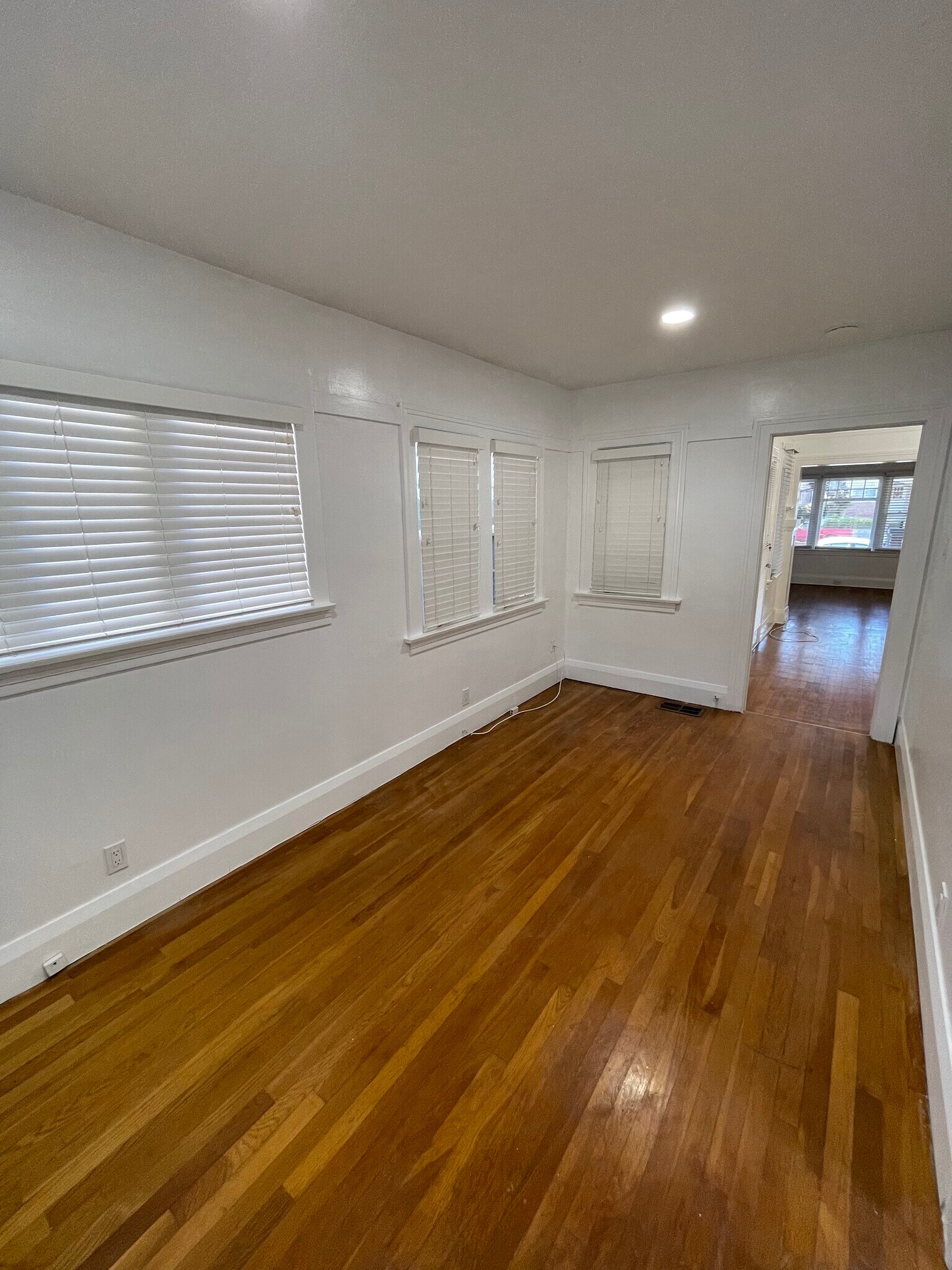 Building Photo - 508 S Catalina Ave