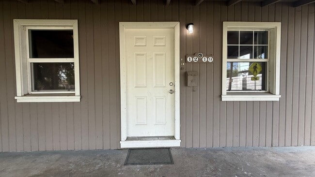 Building Photo - Must See: Charming 1-Bed, 1-Bath Home with...