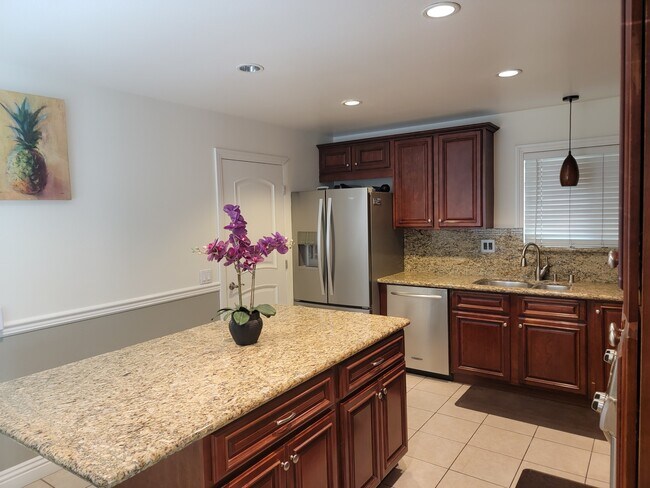 Building Photo - 713 S Meade Ave