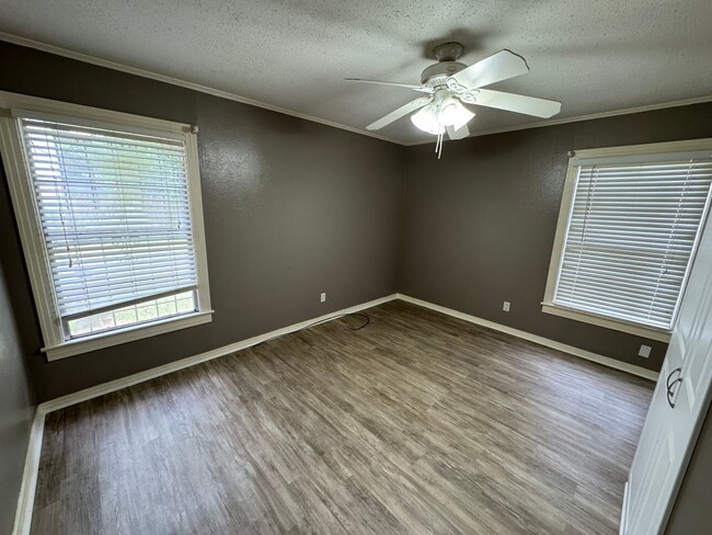 Building Photo - Gorgeous 2 bedroom home in Bossier