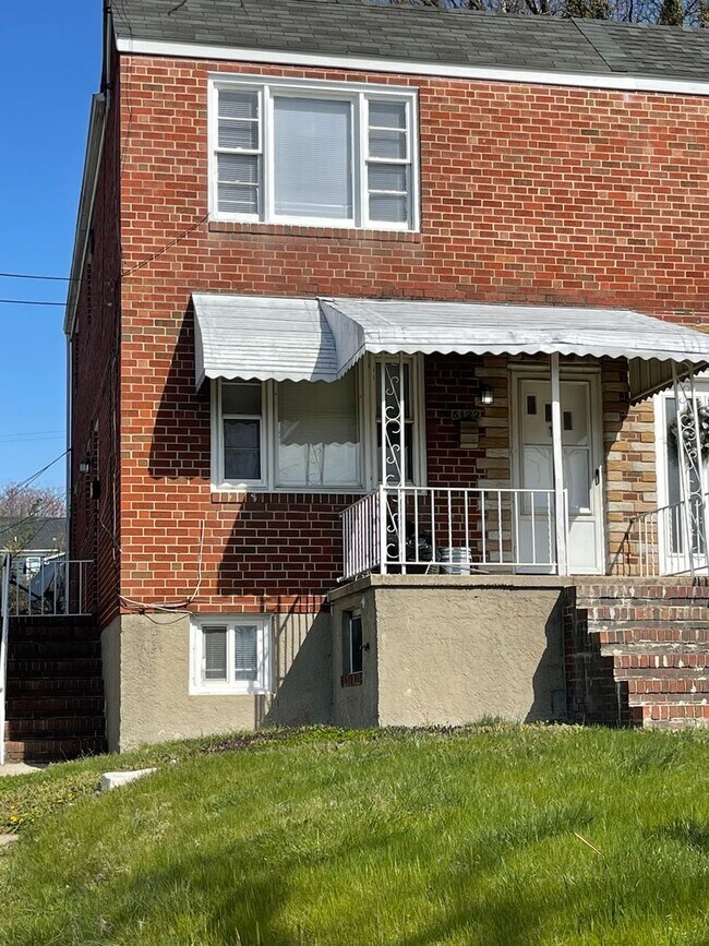 Building Photo - 5122 Plainfield Ave