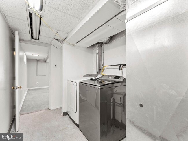 Building Photo - 3321 Fairdale Rd