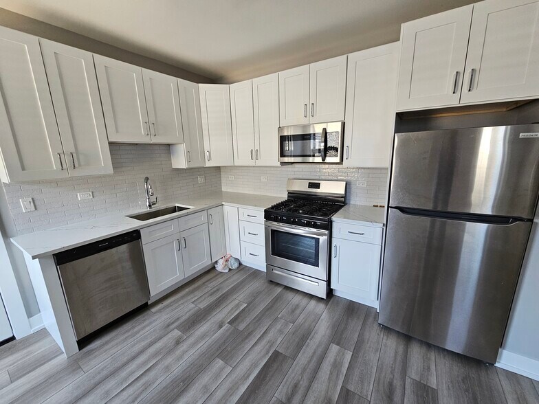 Building Photo - 3931 N Janssen Ave