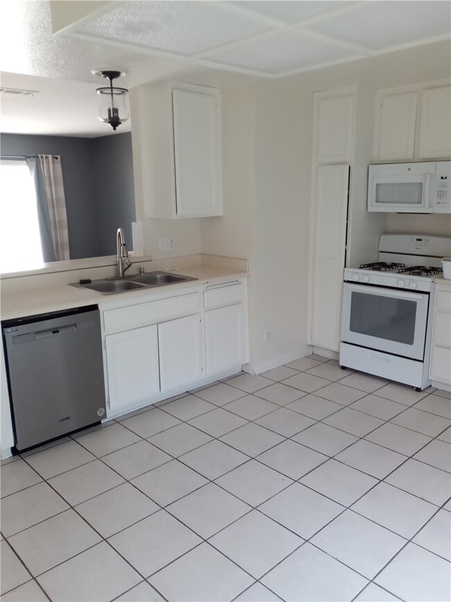 Building Photo - 1365 Crafton Ave