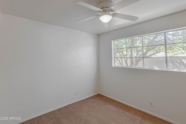 Building Photo - 7013 E Loma Land Dr