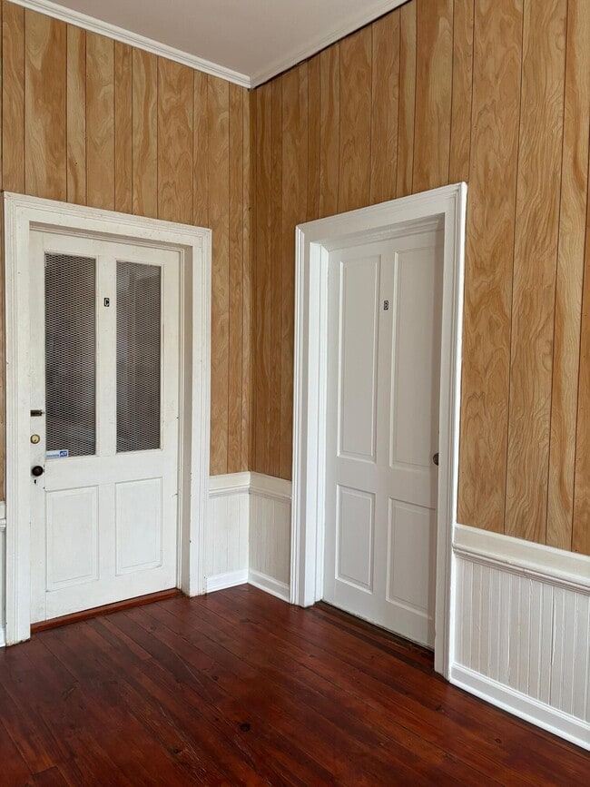 Building Photo - 403 W Hampton Ave