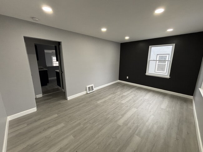 Building Photo - 1311 Marshall Pl