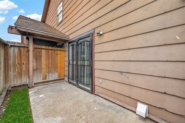 Building Photo - 12239 W Village Dr