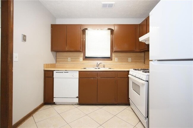 Building Photo - 948 Waverly Ct