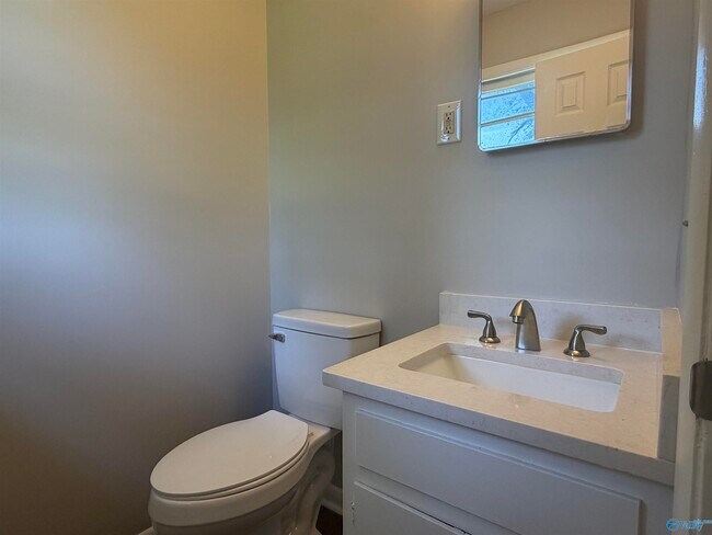 Building Photo - 2204 Pisgah Cir NW