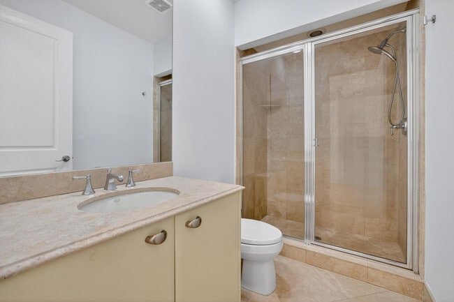 Building Photo - 508 N Birch Rd