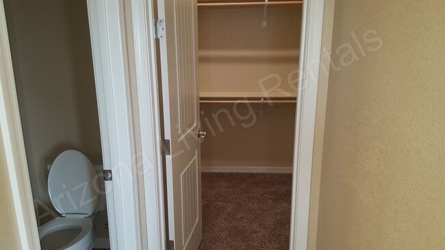 Building Photo - BEAUTIFUL RV GARAGE HOME