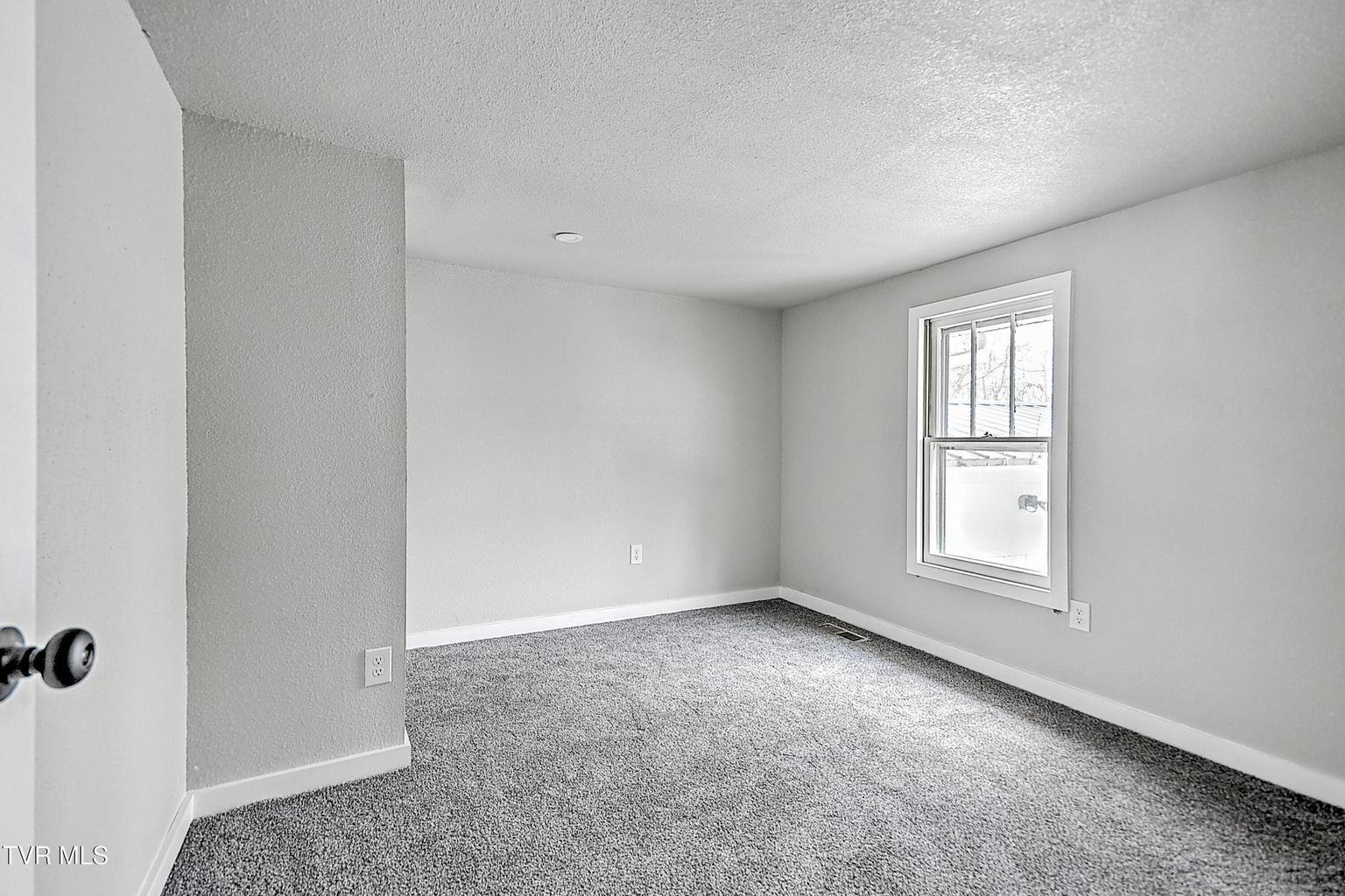 Building Photo - 1570 Granby Rd