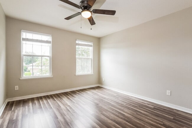 Building Photo - 123 Prairie Falcon Dr