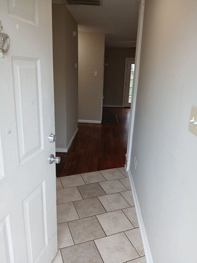 Building Photo - Walk in Shower! Single Level, 2 BR, 2 FULL Bath Townhome $1350/mo. Garner, NC !