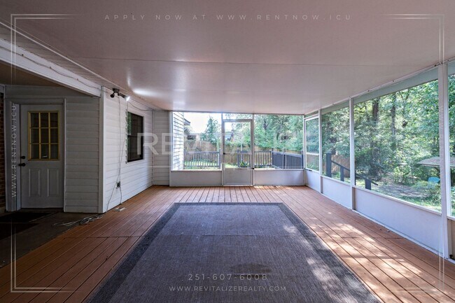 Building Photo - 3/2 Brick Home with Sunroom, Deck, and Car...