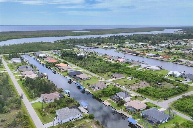 Building Photo - 15530 Aqua Cir