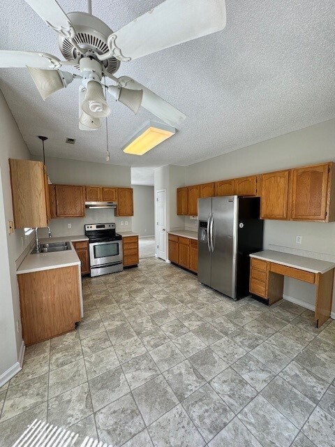 Building Photo - Charming 4-Bedroom Home
