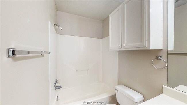 Building Photo - 1913 Woodsman Dr