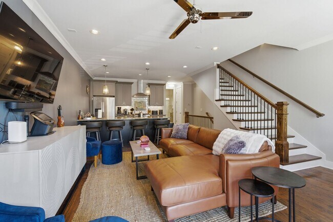 Building Photo - Wedgewood Houston Townhome