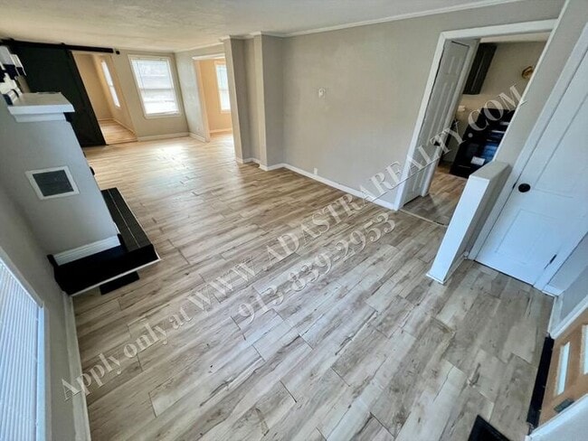 Building Photo - Updated 3 bed 2 bath home in Independence-Coming SOON!!