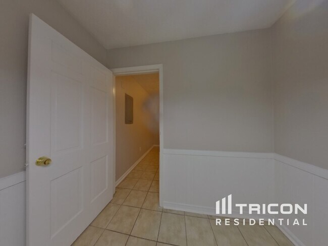 Building Photo - 955 Willow Run