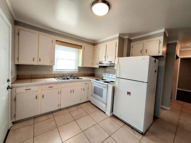 Building Photo - Hoyt Street