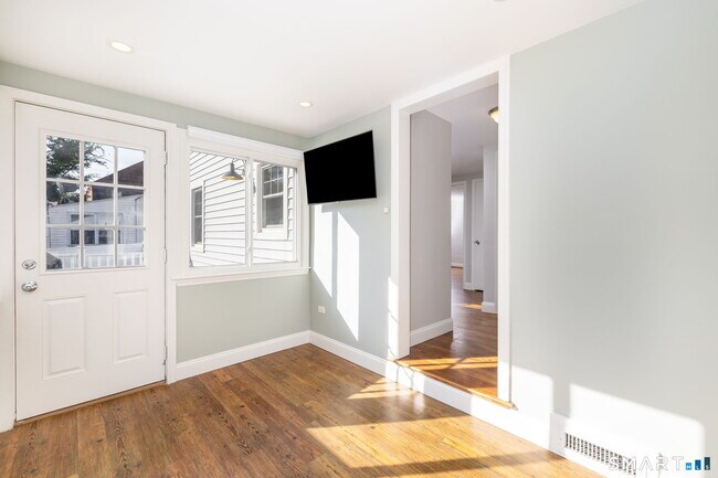 Building Photo - 170 Brunswick Ave