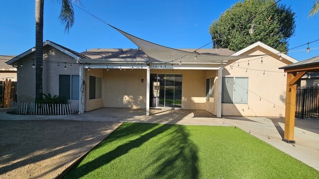 Building Photo - Kingsburg House for Rent