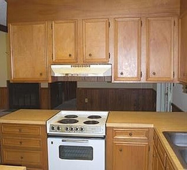 Building Photo - great neighbourhood, spacious 2248 hart rd