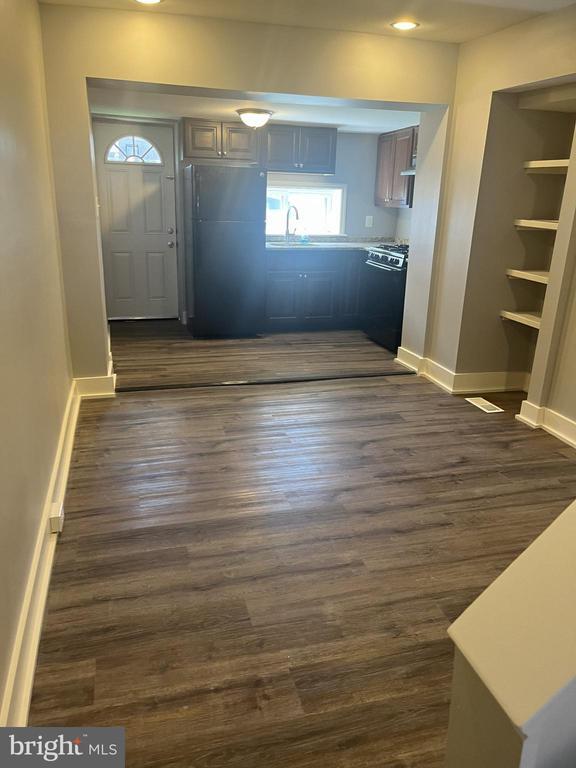 Building Photo - 134 W Airy St