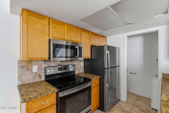 Building Photo - 6627 N 27th Ave