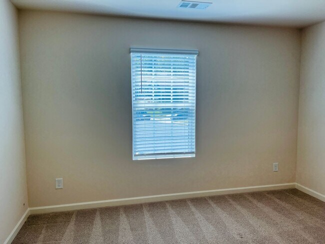 Building Photo - WOW! 5 bedrooms, 4.5 baths with a guest be...