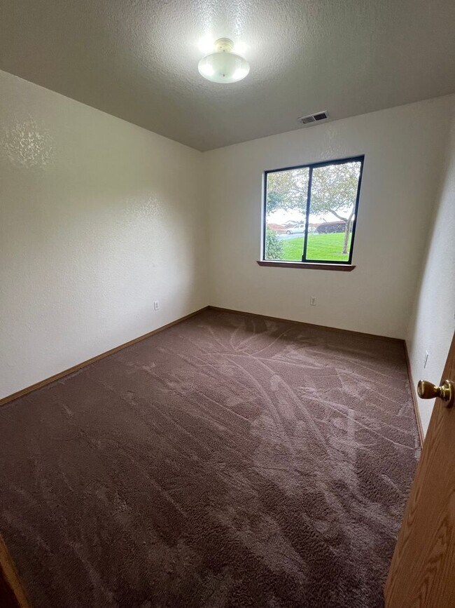 Building Photo - RSCHOOL