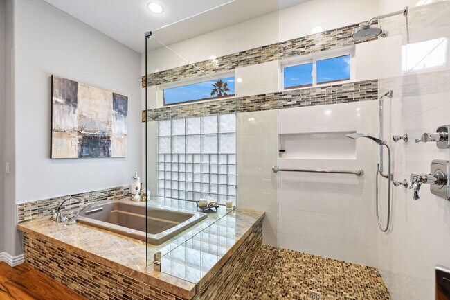 Building Photo - 704 Mission Creek Dr