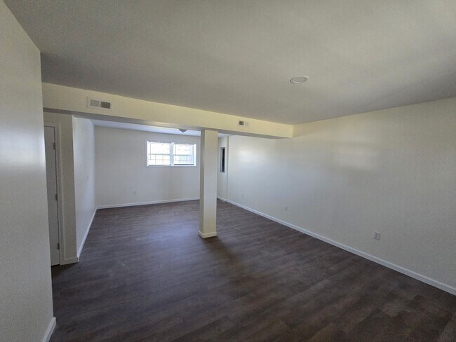 Building Photo - 3 bedroom / 2 bath + den located in Jonesborough