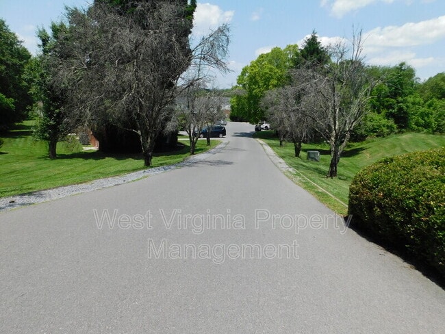 Building Photo - 219 Cardinal Wy