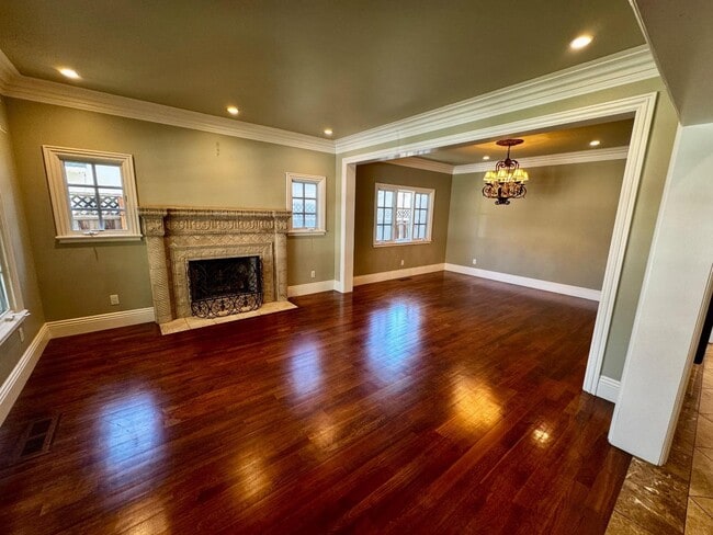 Building Photo - 1046 Byerley Ave